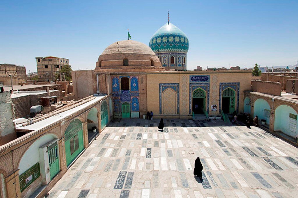 درخشش چهل اختران در مسیر زائران