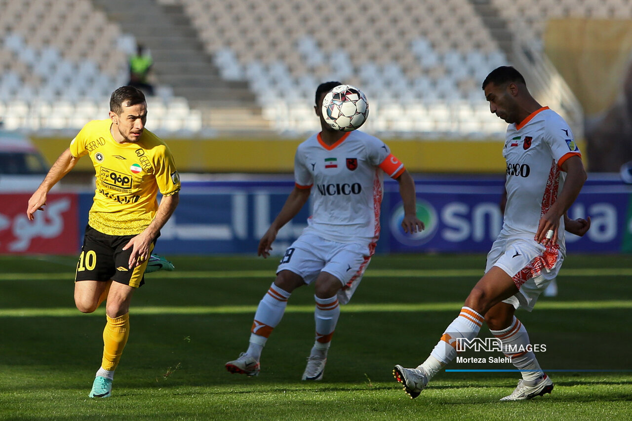 سکوت شاگردان ساکت در جهنم نقشجهان / وقتی مس رفسنجان هم قربانی خشم سپاهان شد