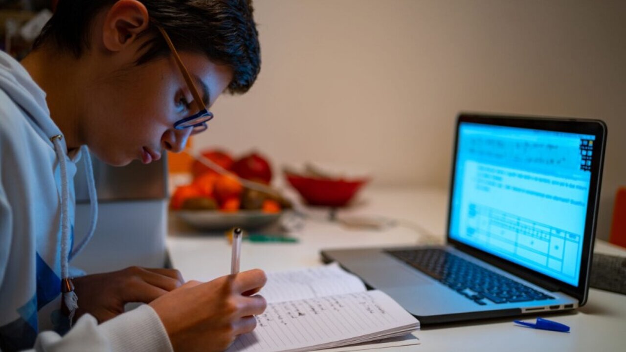 یادگیری دیجیتال؛ انقلابی در آموزش یا تهدیدی برای نسل آینده؟