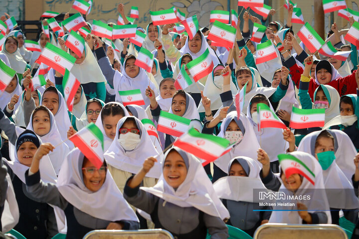 راه ایران قوی از مدرسه‌ها می‌گذرد/ توجه به مدرسه‌ها، توجه به آینده ایران