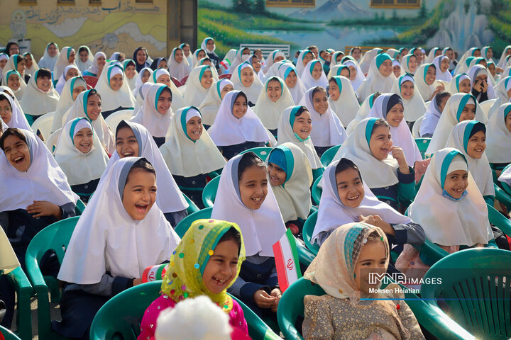 آیین آغاز توزیع شیر رایگان در مدارس ابتدایی استان اصفهان
