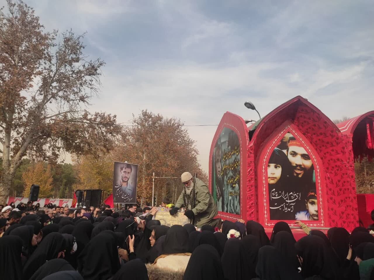 تشییع اهالی بهشت در دانشگاه اصفهان + عکس و فیلم