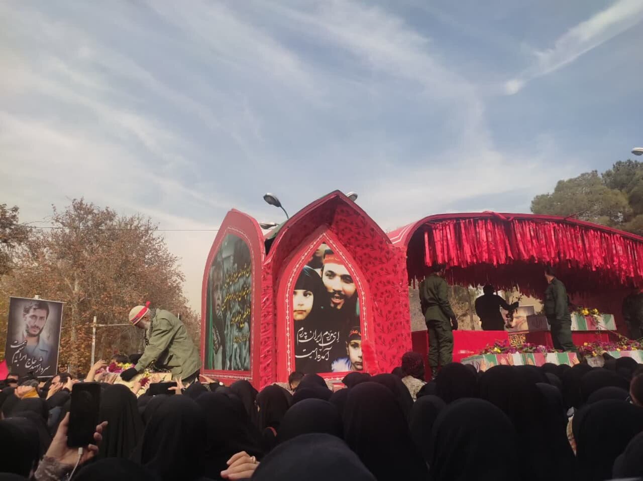 تشییع اهالی بهشت در دانشگاه اصفهان + عکس و فیلم