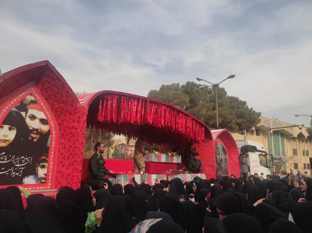 تشییع اهالی بهشت در دانشگاه اصفهان + عکس و فیلم