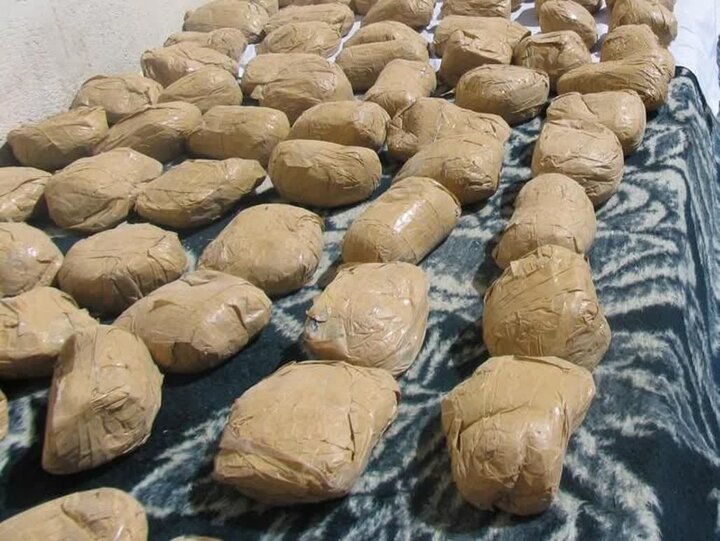 کشف ۱۲۲ کیلو تریاک در عملیات مشترک پلیس فارس و گلستان