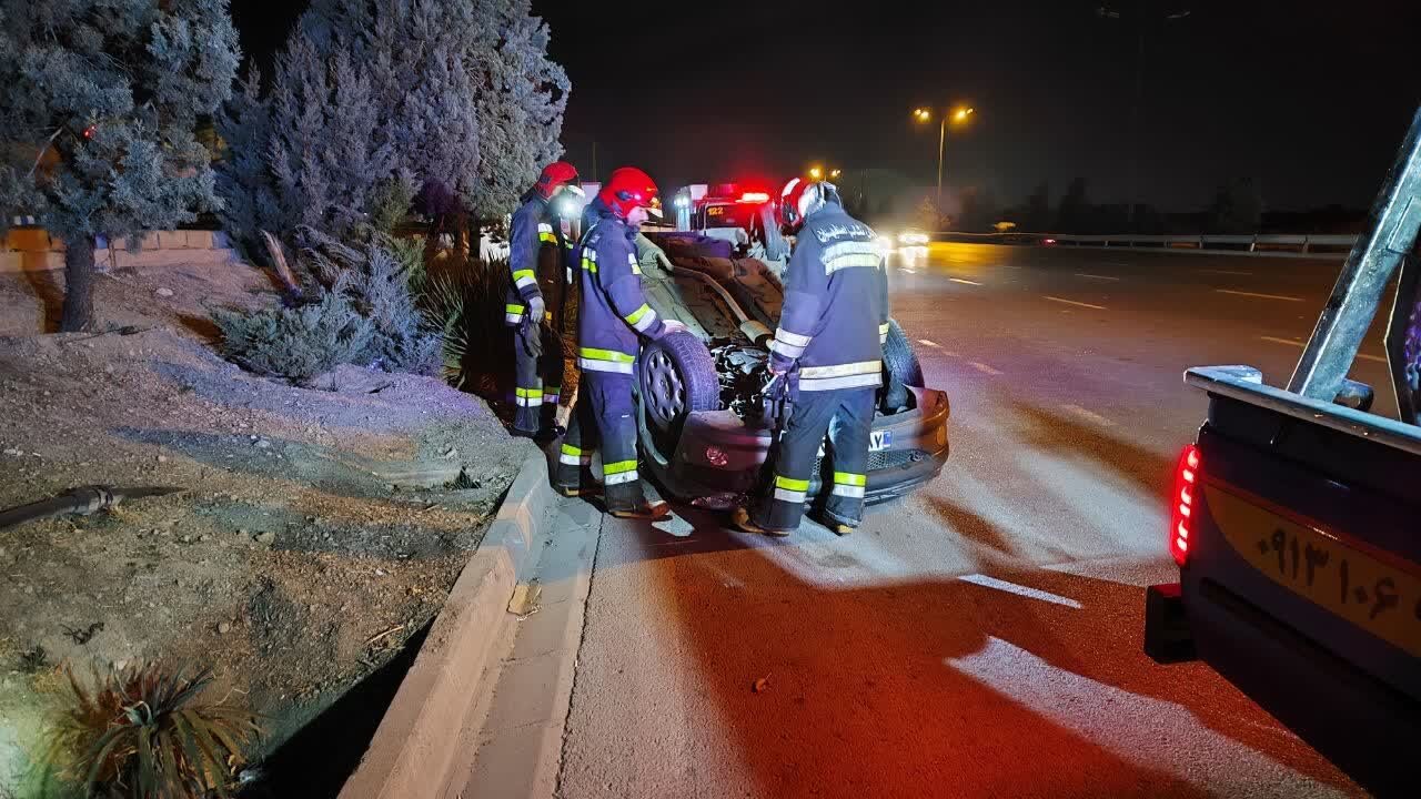 تصادف و واژگونی ۲۰۶ در اتوبان دستجردی + عکس