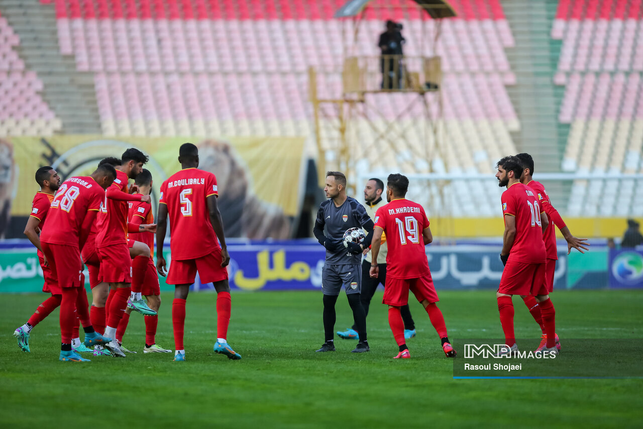 مدعیان در تکاپو برای ساختن نیمفصلی جذاب