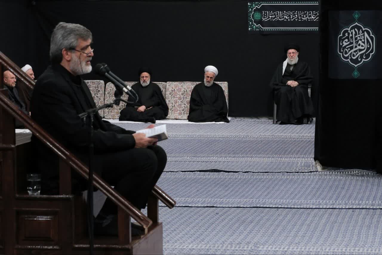 نگاهی به نخستین شب مراسم عزاداری شهادت حضرت زهرا(س) در حسینیه امام خمینی(ره) + فیلم