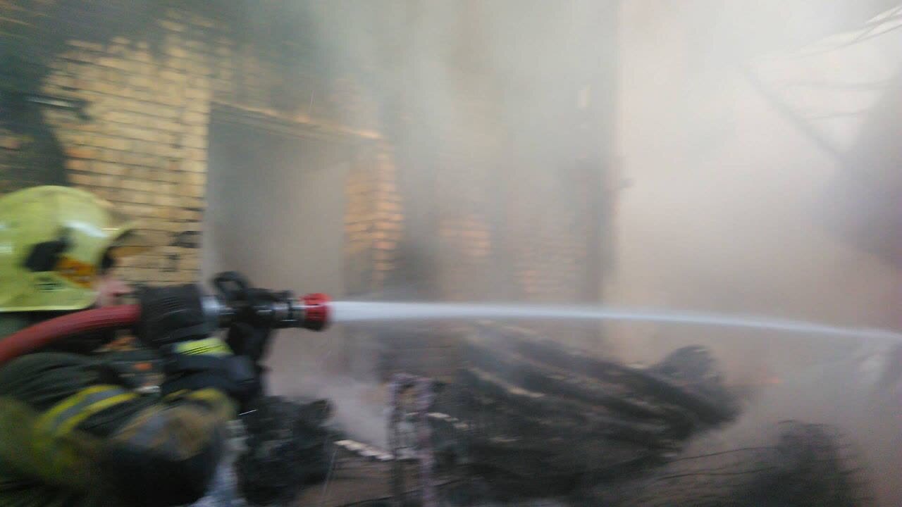 ۲ انبار در پایتخت طعمه حریق شد +عکس