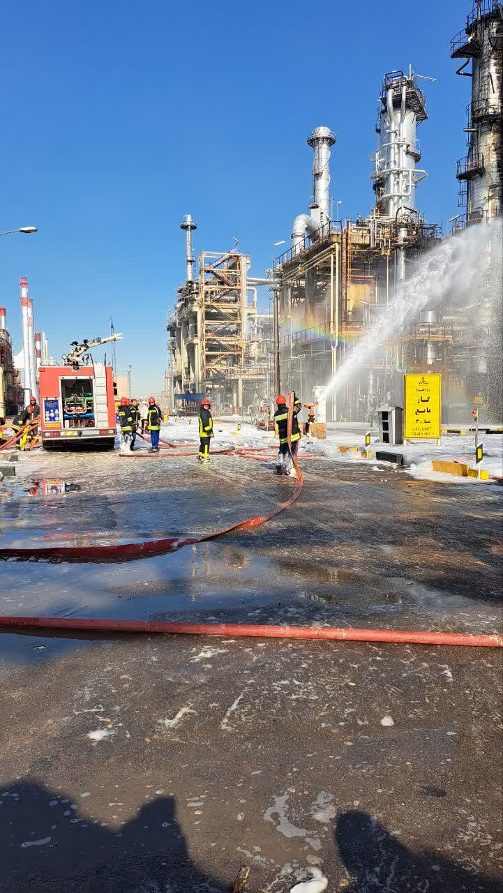 حریق پالایشگاه اصفهان اطفا شد / حضور ۲۵ تیم آتشنشانی در این حادثه + فیلم