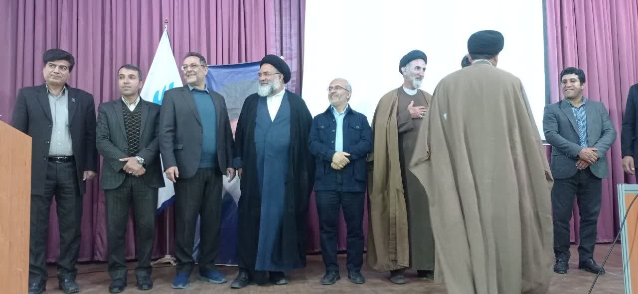 دشمن مخالف قطع وابستگی ایران اسلامی به غرب است