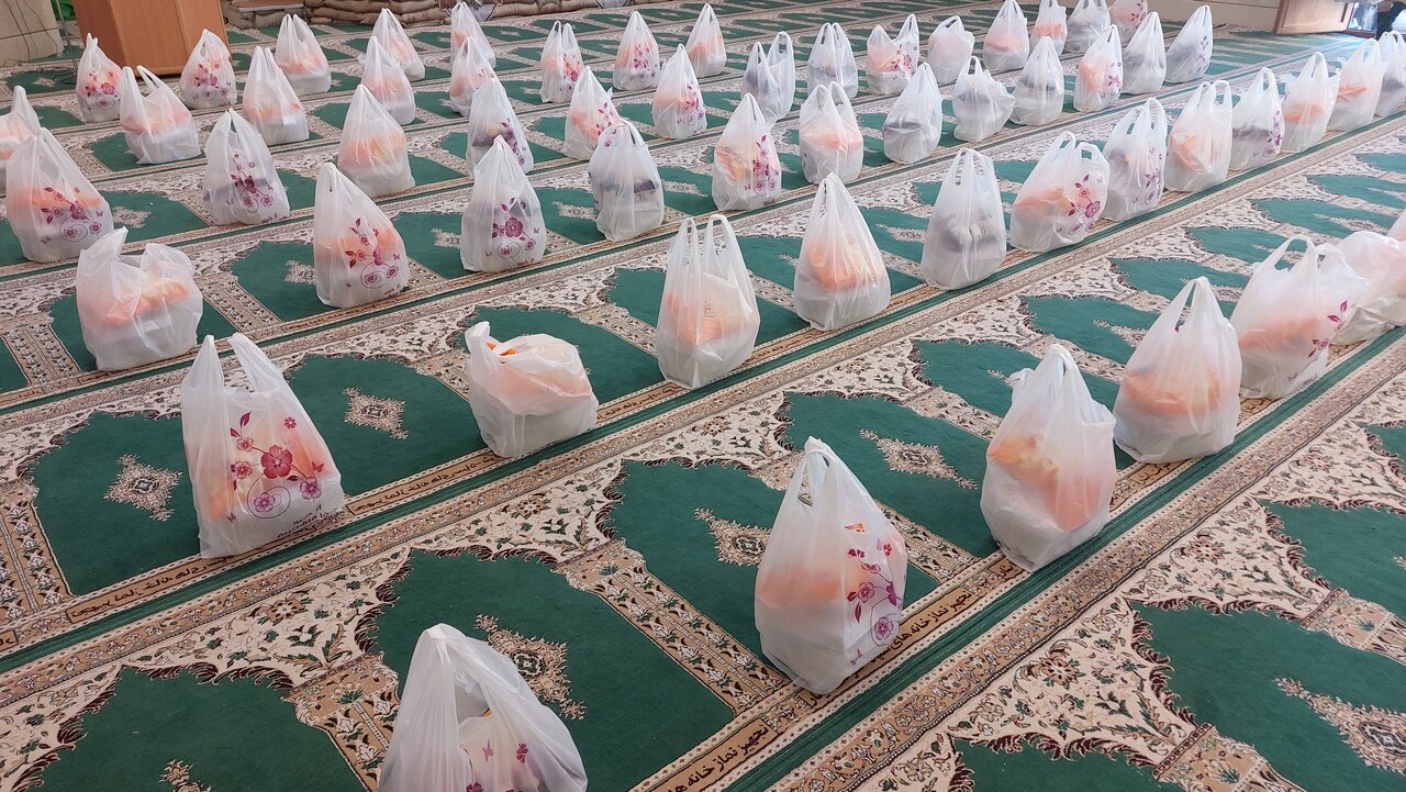 توزیع ۸۰۰ بسته مومنانه یلدای مهدوی در نایین