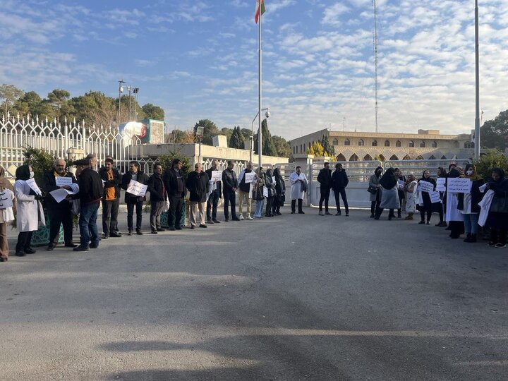 اعتراض داروسازان به سازمان‌های بیمه‌گر به دلیل پرداخت نشدن مطالباتشان