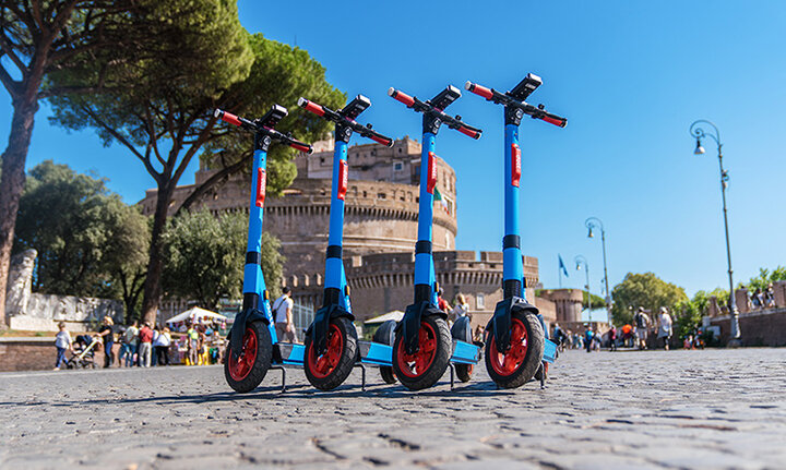 ارائه دوچرخه و اسکوتر برقی در شهر میلان