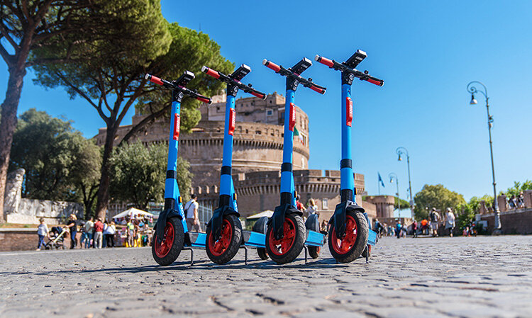 ارائه دوچرخه و اسکوتر برقی در شهر میلان