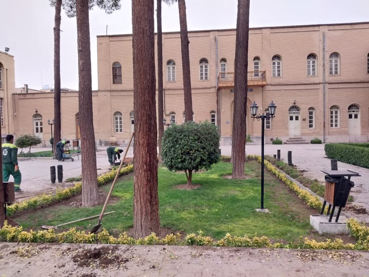 نصب المان ۶ متری در نزدیکی کلیسای وانک بهمناسبت سال جدید میلادی