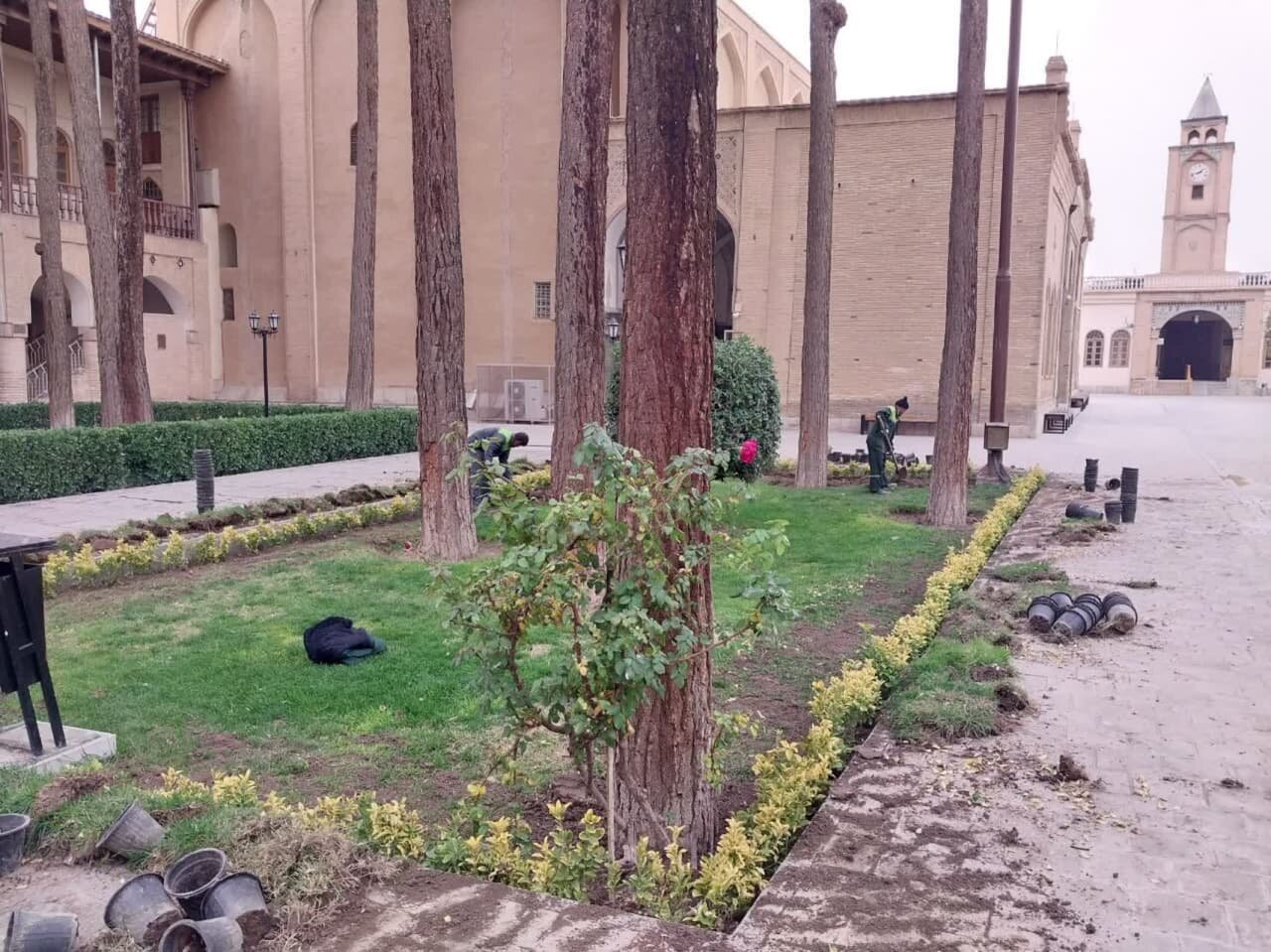 آذین‌بندی و گل‌کاری محلات ارمنی‌نشین اصفهان به‌مناسبت سال جدید میلادی