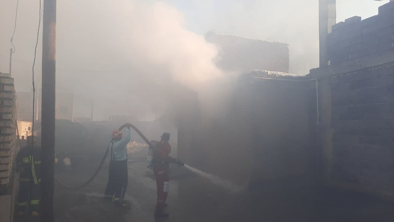 وقوع حریق در یک ساختمان نیمهساز در کوهپایه حادثه آفرید + عکس