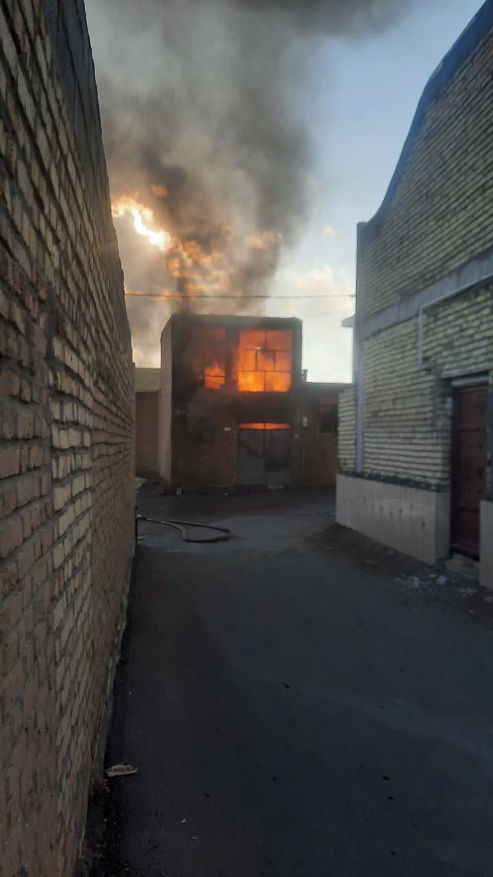 وقوع حریق در یک ساختمان نیمهساز در کوهپایه حادثه آفرید + عکس