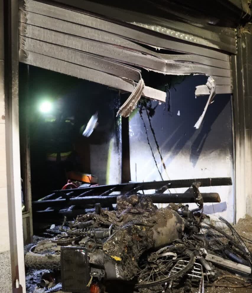 تصادف پژو با ۵ مصدوم / حریق در پارکینگ منزل مسکونی و محبوسی ساکنان + عکس