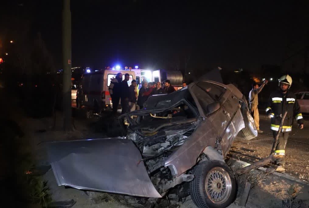 تصادف پژو با ۵ مصدوم / حریق در پارکینگ منزل مسکونی و محبوسی ساکنان + عکس