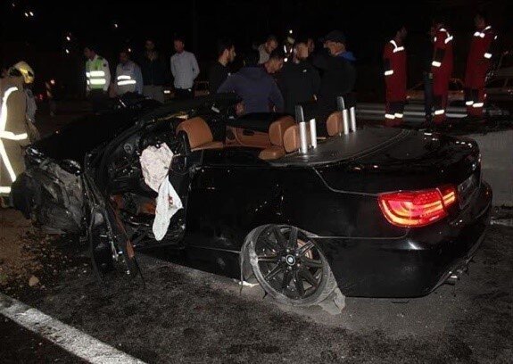 علت واژگونی خودرو در خیابان هزارجریب چه بود + عکس