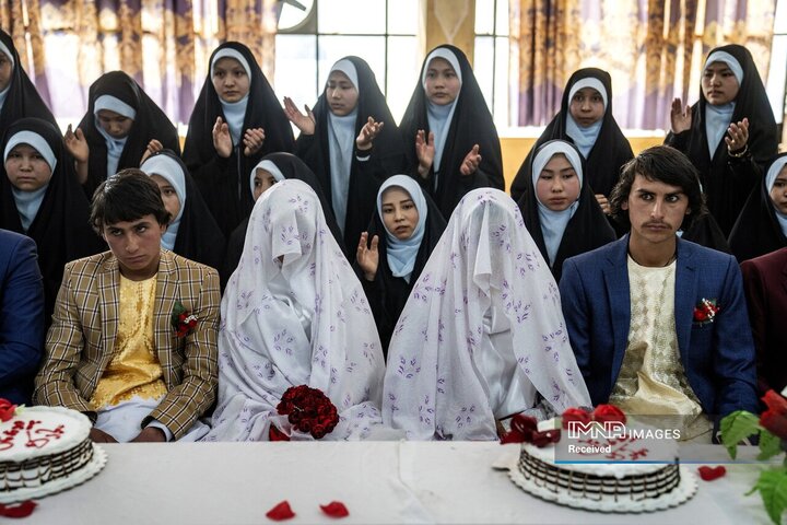 عروس و دامادهای افغان در مراسم عروسی دسته جمعی در کابل، افغانستان، در روز جهانی زن، 8 مارس 2023