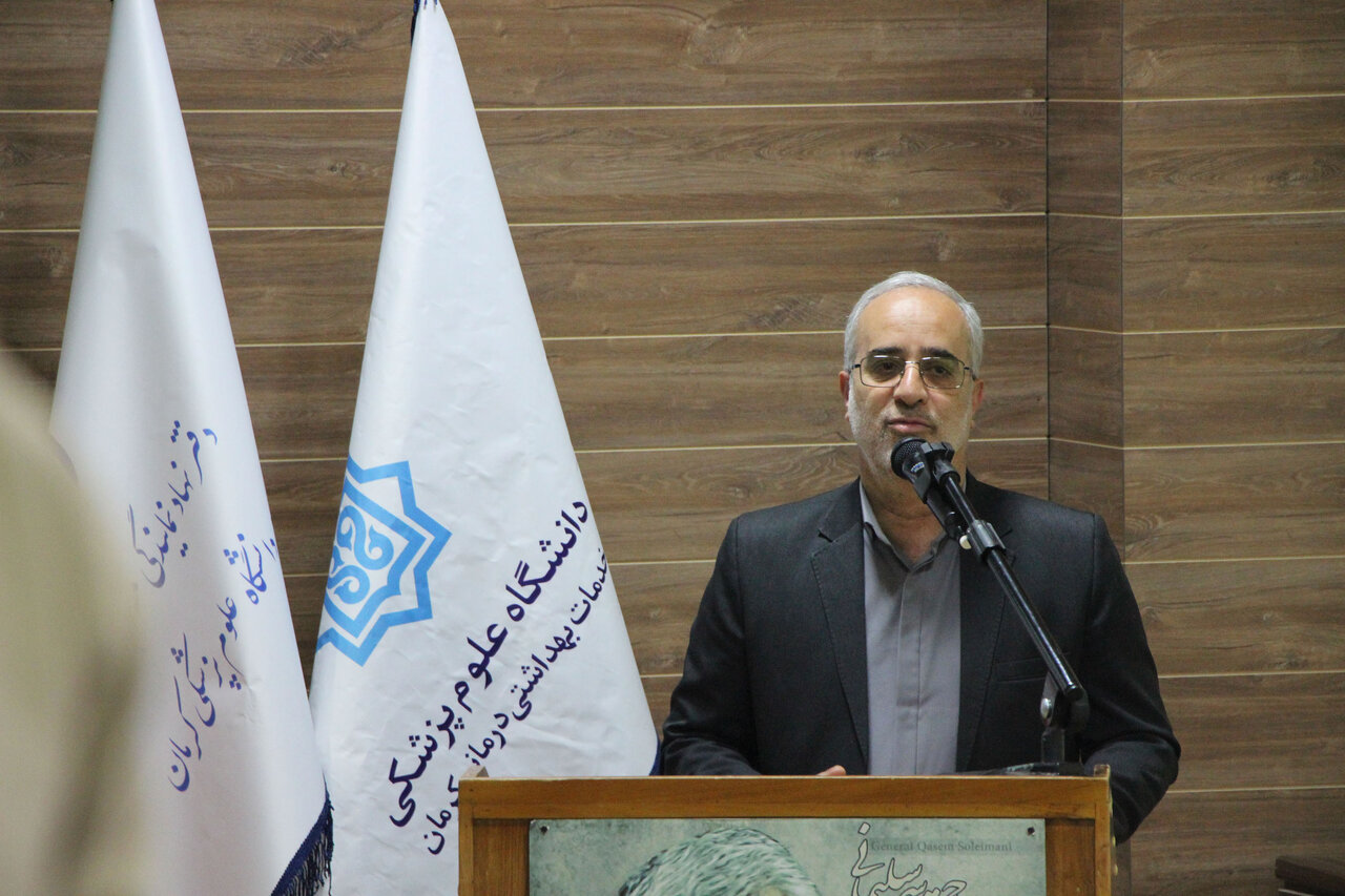 از مجموعه چهل جلدی «رهنامه» در کرمان رونمایی شد