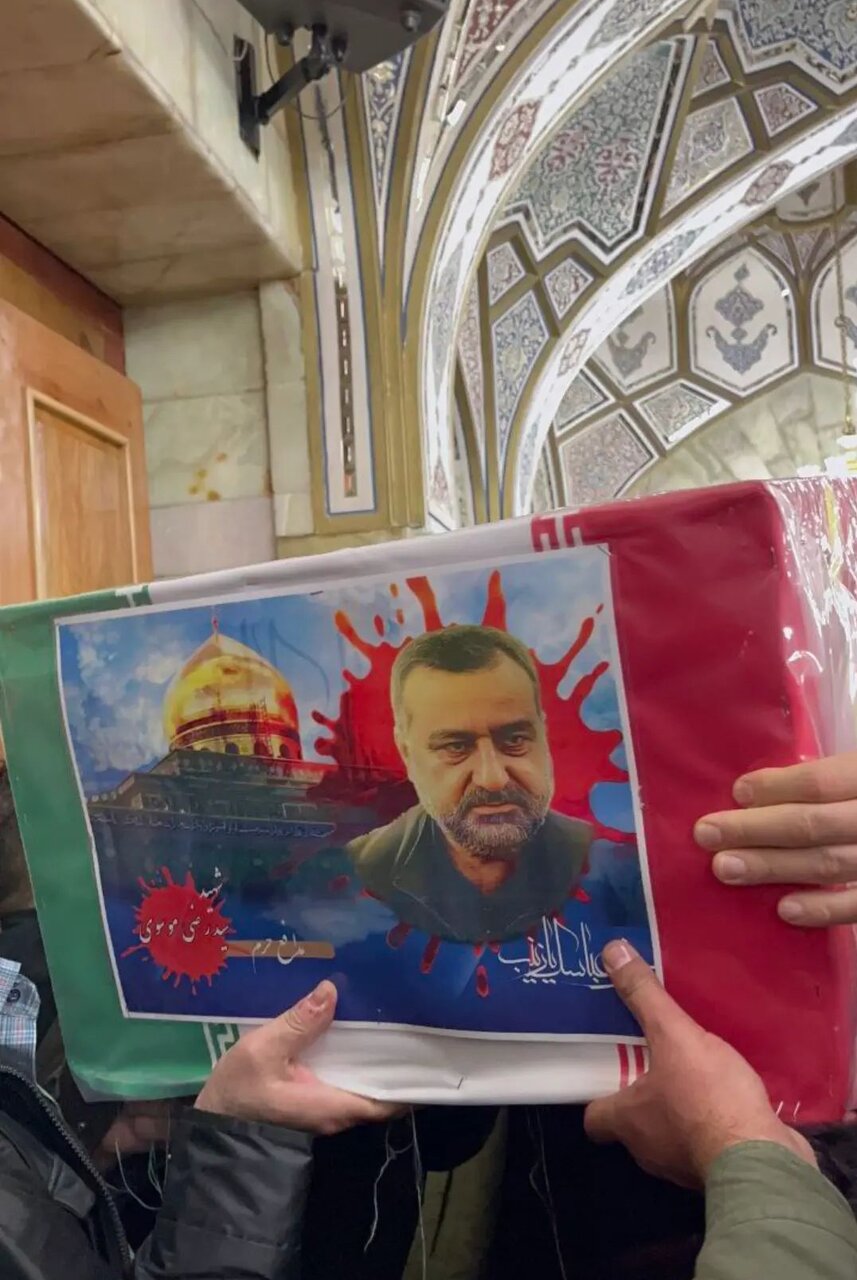 وداع با پیکر شهید سیدرضی موسوی در حرمهای سوریه+فیلم و عکس