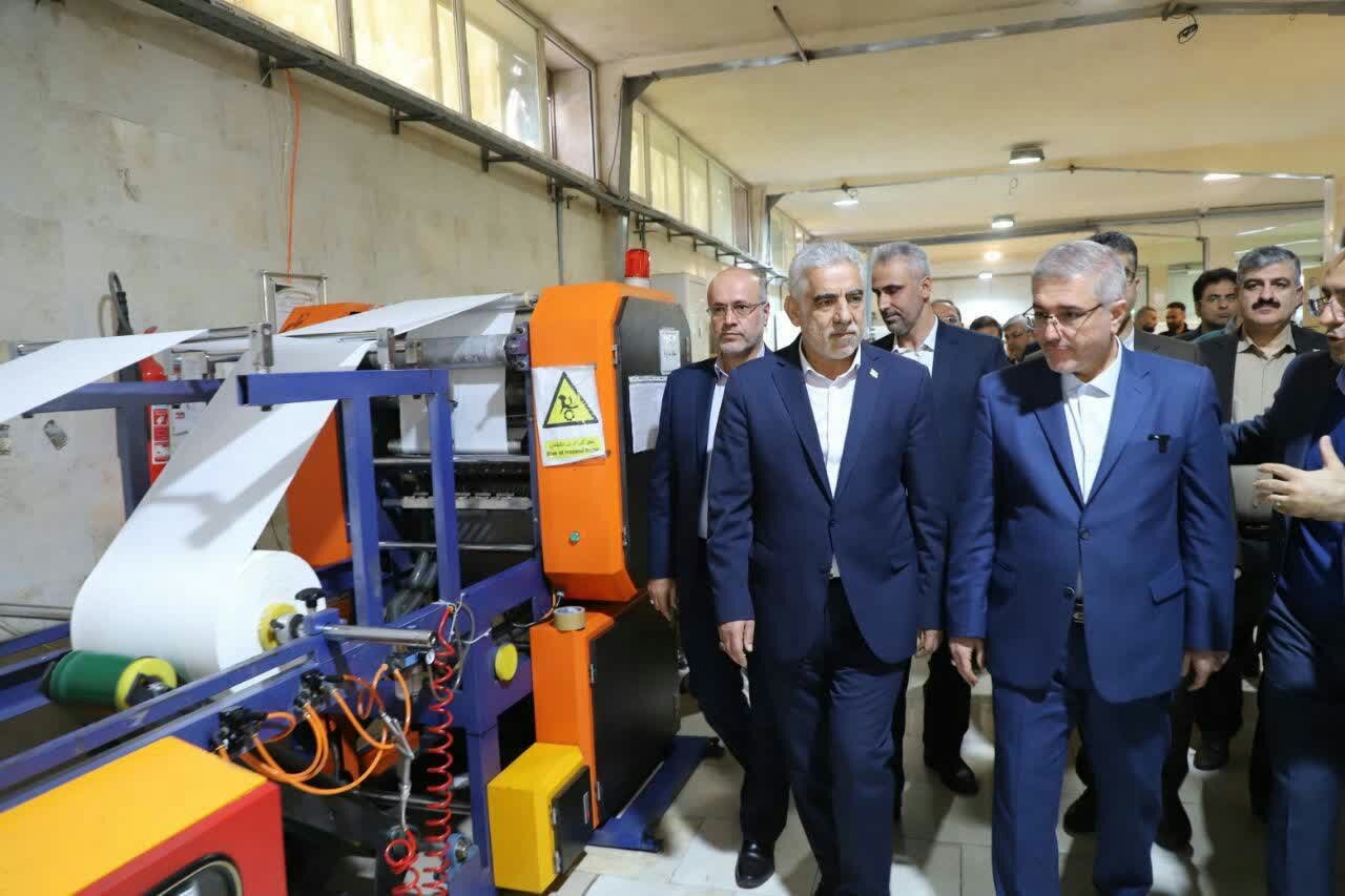 یک شرکت تولیدی توسط معاون رئیسجمهور در رشت افتتاح شد