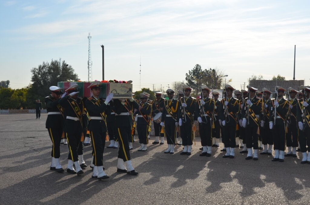 مراسم خاکسپاری پیکر پاک شهید گمنام در مجتمع انتظامی شهید فعال شیراز برگزار شد