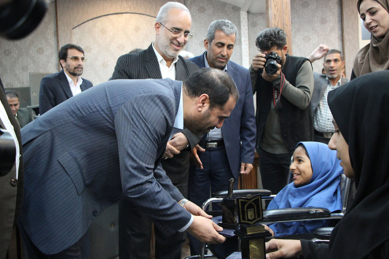 آرزوی دانش آموزان توانخواه کرمانی برآورده شد