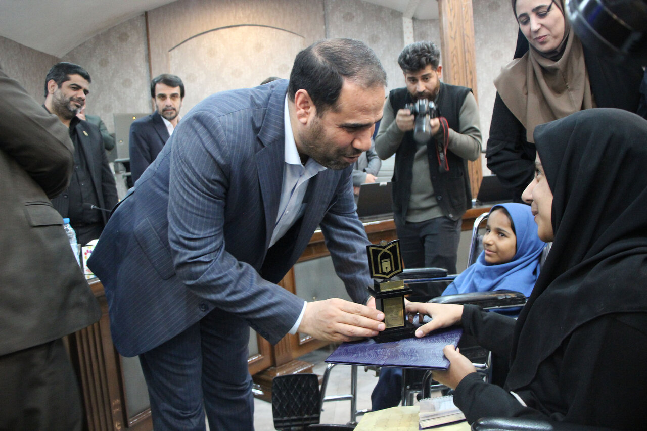 آرزوی دانش آموزان توانخواه کرمانی برآورده شد