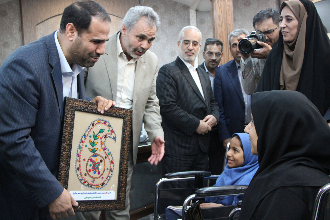 آرزوی دانش آموزان توانخواه کرمانی برآورده شد