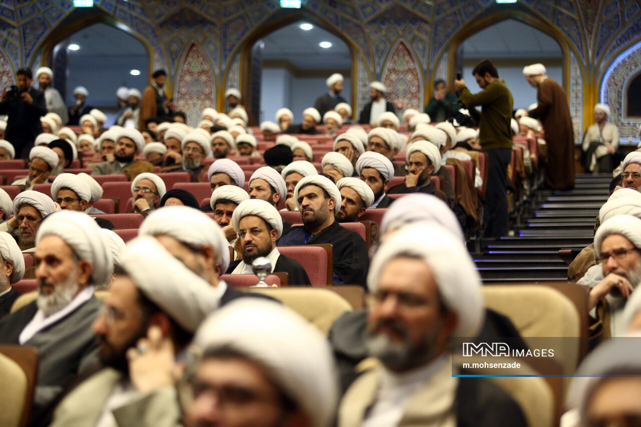 مراجع تقلید آشوبگری در شهرهای مختلف کشور را محکوم کردند