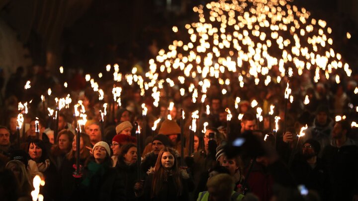 رژه آتش در اسکاتلند به مناسبت سال نوی میلادی