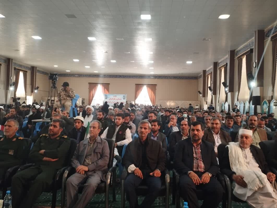 مردم تسلیم دسیسههای دشمن نخواهند شد