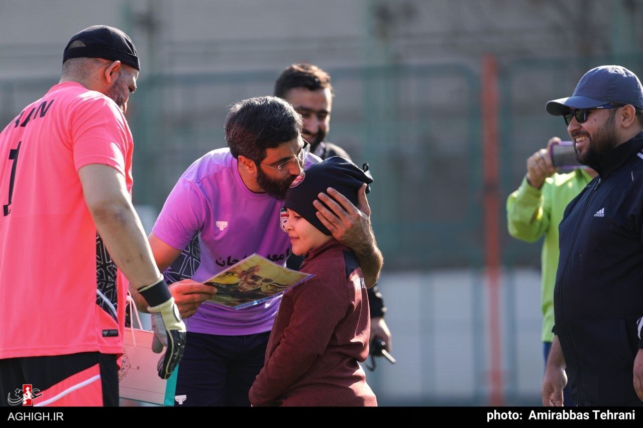 مداحان برای کمک به کودکان مناطق محروم پا به توپ شدند + تصاویر