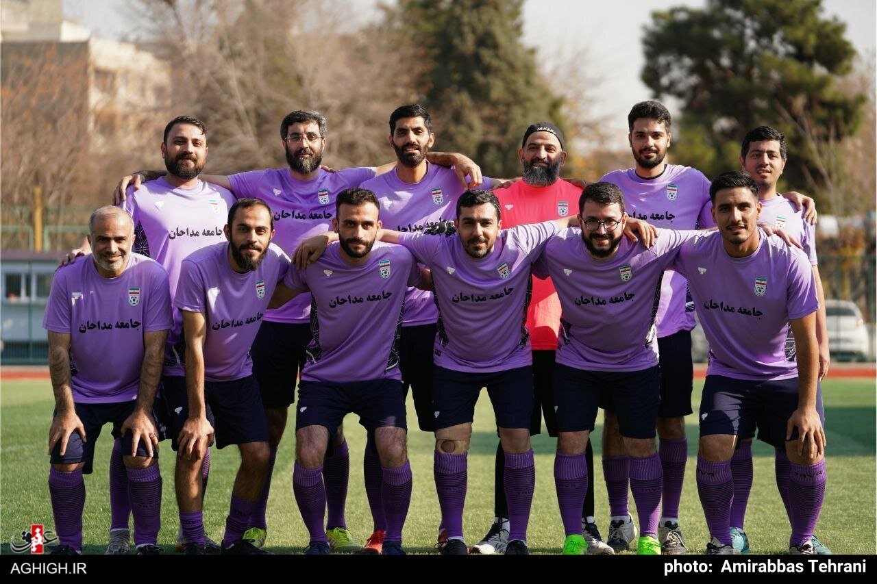 مداحان برای کمک به کودکان مناطق محروم پا به توپ شدند + تصاویر