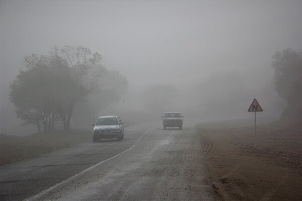 افزایش احتمال وقوع تصادف درپی مه‌گرفتگی در جاده‌های کرمانشاه