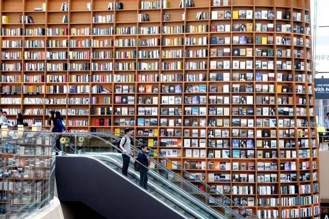 یارانه کتاب باید هدفمند شود/ پیگیری جذب نیروی انسانی در کتابخانه‌ها