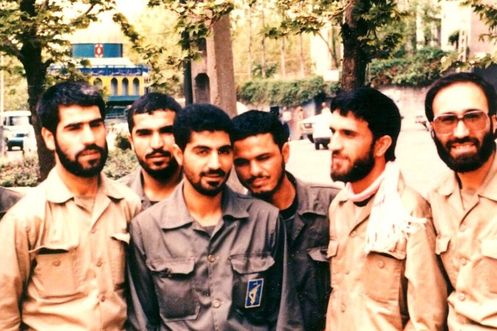 حاج قاسمی که او را نشناختیم / از ناراحتی دختر خبرنگار از سردار تا بوسه بر دستان راننده