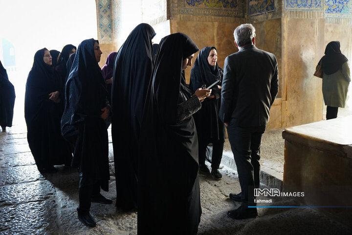 بازدید بانوان فرهنگی اصفهان از جاذبه‌های تاریخی شهر