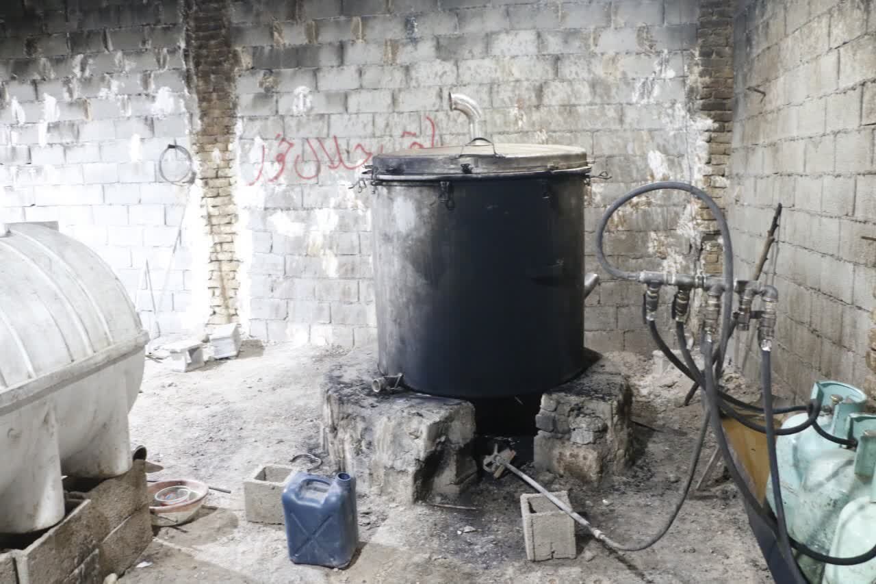 کشف بیش از ۲۴ هزار لیتر مشروبات الکلی دستساز در فلاورجان