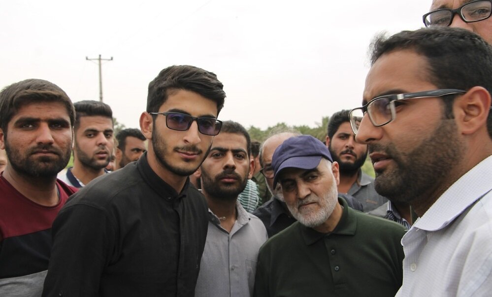 حاج قاسمی که او را نشناختیم / از ناراحتی دختر خبرنگار از سردار تا بوسه بر دستان راننده