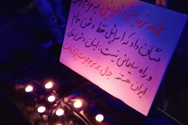 روشن کردن شمع به یاد شهدای حادثه تروریستی کرمان در تبریز