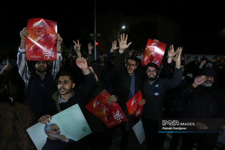 تجمع مردم اصفهان در اعتراض به حادثه تروریستی کرمان