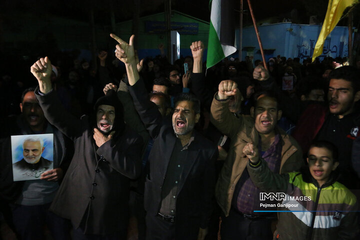 تجمع مردم اصفهان در اعتراض به حادثه تروریستی کرمان