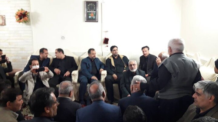 دیدار وزیر اقتصاد با خانواده داغدار حادثه تروریستی کرمان