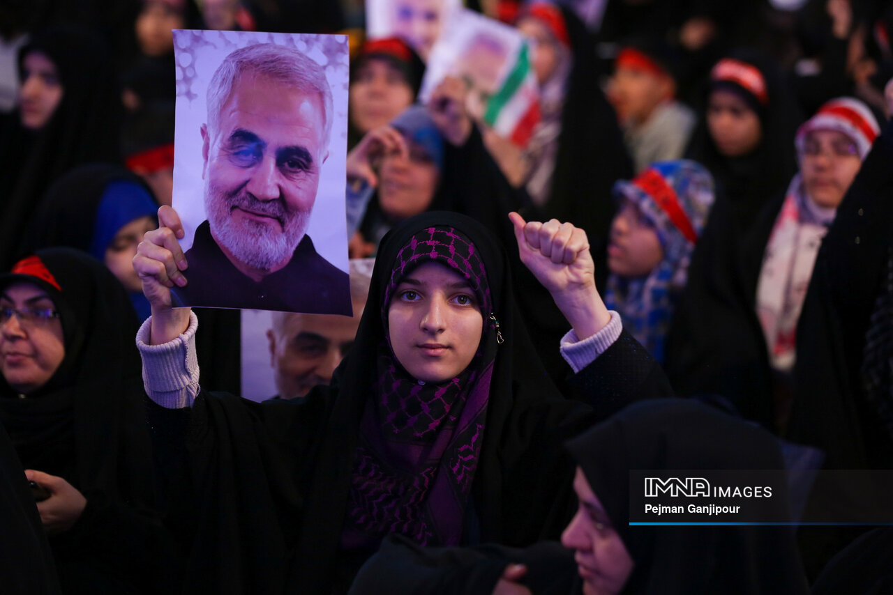 همخوانی دختران حاج قاسم با سرود «حریفت منم» + فیلم و عکس